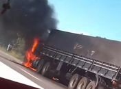 AL-110: Carreta pega fogo e chamas assustam motoristas em São Sebastião