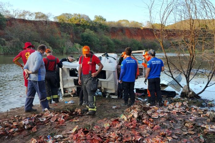 Corpo encontrado submerso dentro de veículo, em Palmeira dos Índios, é identificado pela Polícia Científica