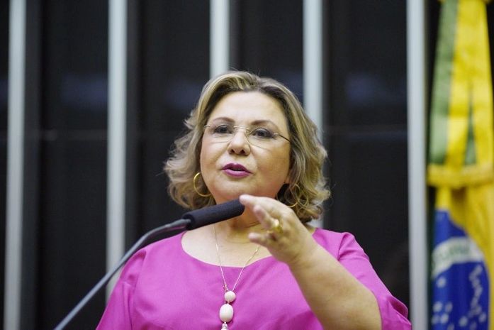 Tereza Nelma retira ação contra dissolução do Diretório de Maceió e recomeça tratamento de quimioterapia contra novo câncer