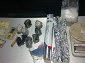 Material apreendido no local