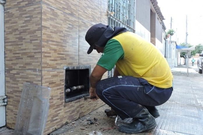 Casal executa mutirão de corte em cidades do interior