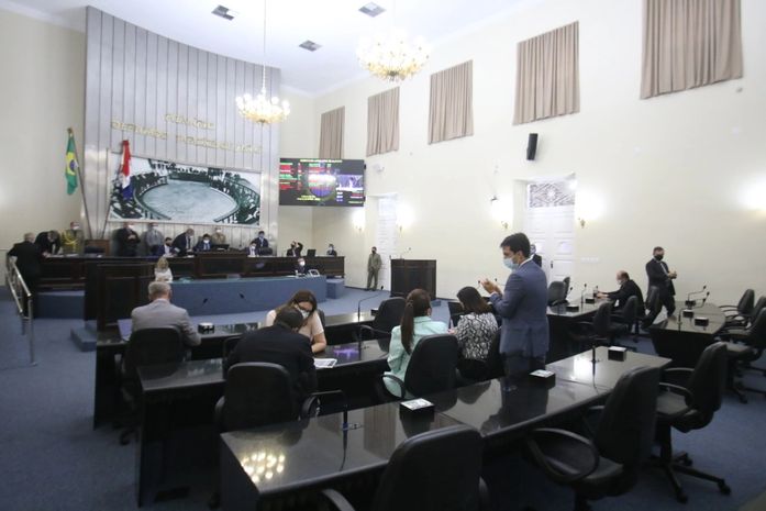 Deputados se posicionam contra e a favor de lei que obriga uso de máscaras em Alagoas; confira como cada um votou