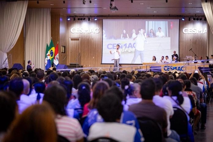 JHC participa de aula inaugural de cursos para a Ejai e diz que alunos são inspiração