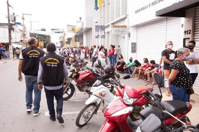 Após cobrança de Thiago ML, prefeitura fiscaliza cumprimento dos decretos de distanciamento nos bancos de Arapiraca