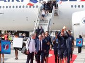 Seleção francesa é recebida com tapete vermelho na chegada a Paris