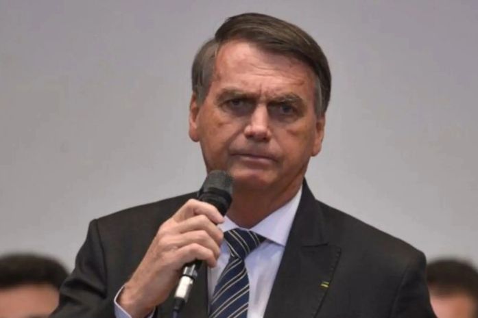 Moraes impede Bolsonaro de dar entrevistas para a imprensa divulgadas nas redes