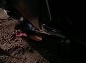 Motorista ficou preso embaixo do veículo após capotamento.