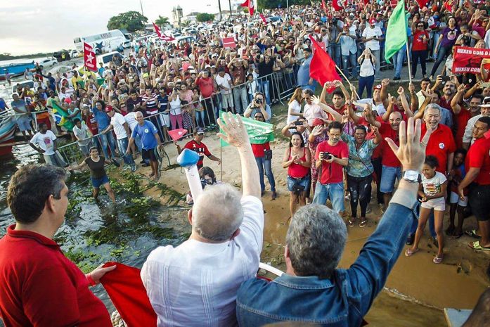 Em Penedo, Lula critica o governo e diz que Temer "não sabe governar"
