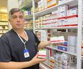 Farmacêutico do Hospital Ib Gatto orienta sobre armazenamento e descarte corretos de medicamentos
