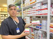 Farmacêutico do Hospital Ib Gatto orienta sobre armazenamento e descarte corretos de medicamentos