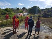 Equipes da polícia e bombeiros vasculharam toda a barragem