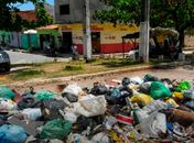 Lixo se acumula nas ruas e reacende debate sobre a limpeza urbana em Maceió