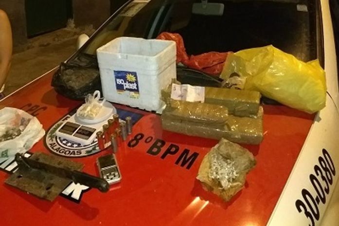 Dupla é presa por tráfico de drogas em Rio Largo
