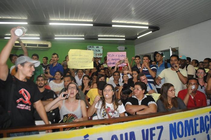 Estudantes da Uneal fazem protesto e pedem apoio do Legislativo de Arapiraca