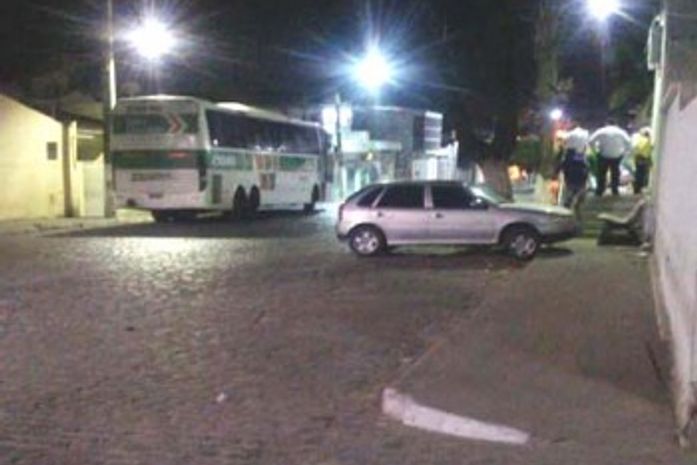 Bandidos assaltam torcedores do CRB e rendem motorista