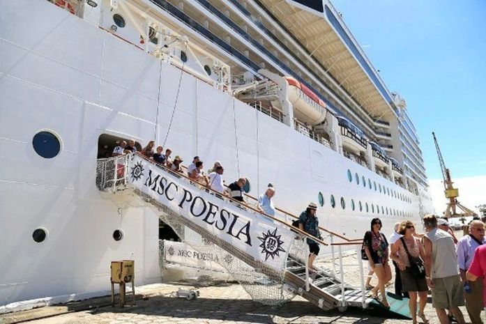 Navio MSC Poesia