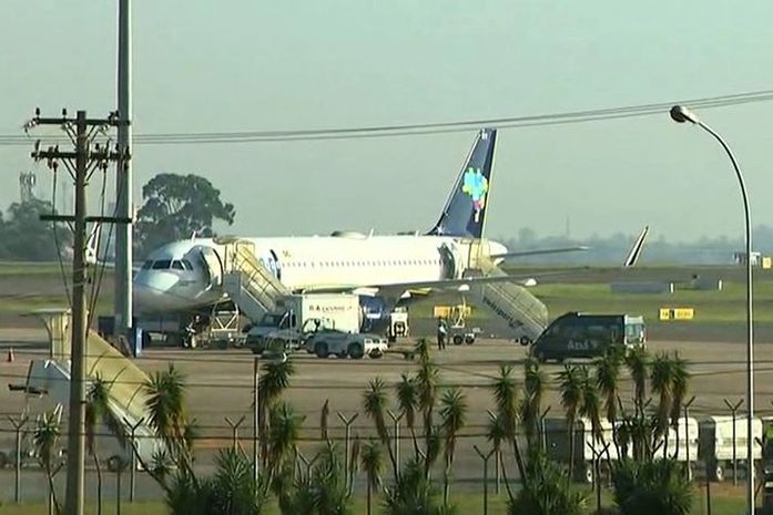 Alagoas recebe avião com insumos do 'kit intubação'