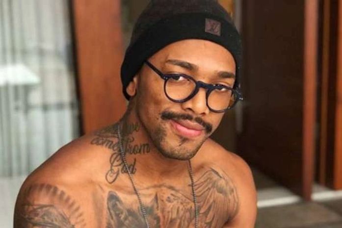 Polícia apreende simulacro de fuzil na casa de Nego do Borel