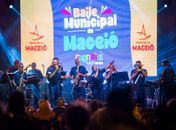 Baile Municipal resgata tradição e anima foliões na Praça Dois Leões