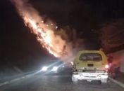 Vídeo: incêndio de grandes proporções em vegetação no Jacintinho é combatido pelos Bombeiros