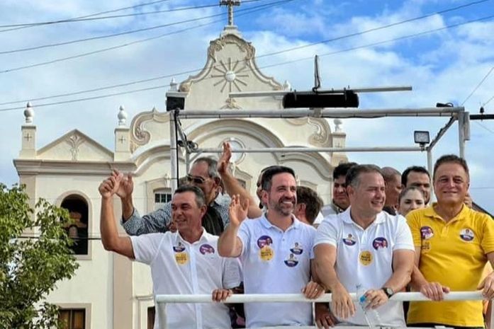 Multidão vai às ruas em Anadia prestigiar carreata do coração com Galba Novaes, Paulo, Renan e Celino