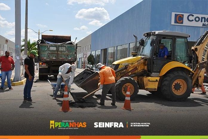 Prefeitura de Piranhas inicia operação ‘tapa-buraco’ no bairro Xingó