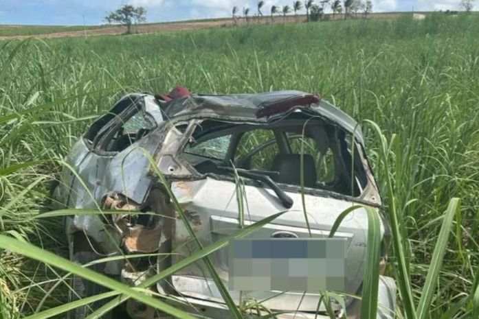 Capotamento de carro deixa um morto e outro ferido na AL-105