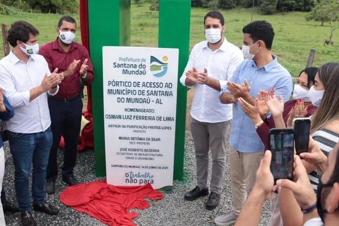 Prefeitura de Santana do Mundaú entrega pórtico de acesso, letreiro turístico e sinalização de ruas