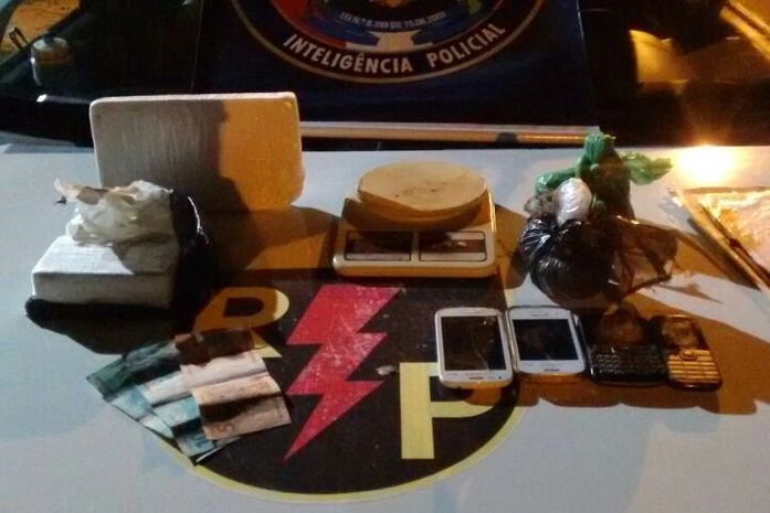 Homem é preso com cocaína e maconha em residência
