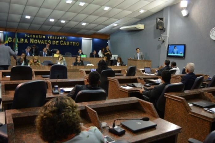 Banda do Estado x Banda da prefeitura no plenário da Câmara