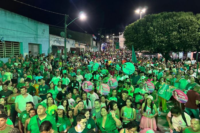 ARRASTÃO DO 40: carreata histórica de Bruno Teixeira e Ubiratan Nunes leva cerca de 500 carros para as ruas de Maribondo 