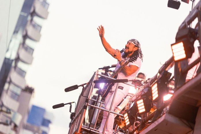 Verão Massayó: Bell Marques comanda arrastão na orla marítima no primeiro dia do ano em Maceió