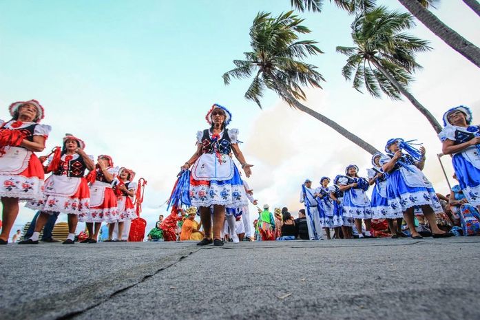 Grupos de folguedos participam de novo cortejo neste domingo