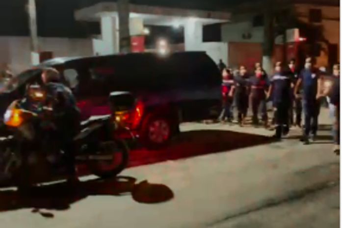 Corpo de enfermeiro do Samu deixa IML de Arapiraca e colegas fazem homenagem; veja vídeo