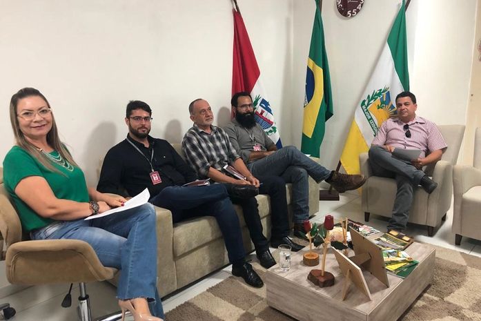 Prefeita Santana Mariano discute crédito para agricultura familiar com equipe do BNB
