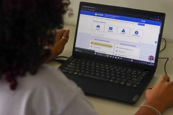 Amarelinha: proprietários de veículos devem pagar licenciamento até hoje para evitar multa