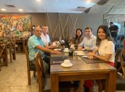 Lessa, Márcio Coelho , prefeira Lívia (no fundo) secretário Arthur e Alice, encontro durante café da manhã nesta quarta-feira, 10 em Maceió