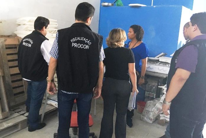 Procon Maceió fiscaliza padaria e distribuidoras de fermento