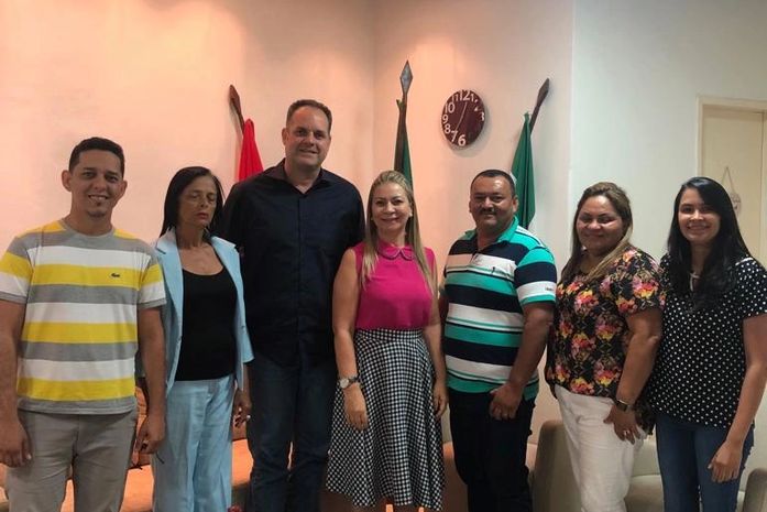 Prefeita Santana Mariano busca apoio financeiro para empresários de Major Isidoro