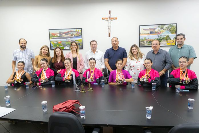 Prefeito Luciano parabeniza as bailarinas arapiraquenses pelo destaque e premiação no Festival de Arte de Campina Grande