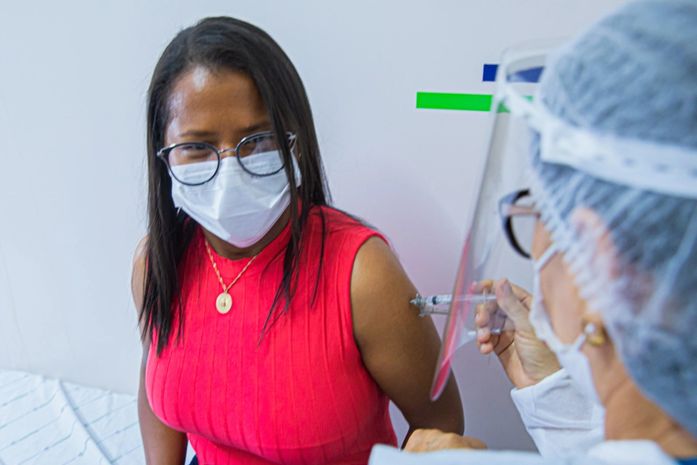 Covid-19: Hospital Regional de Arapiraca vacina todos os funcionários