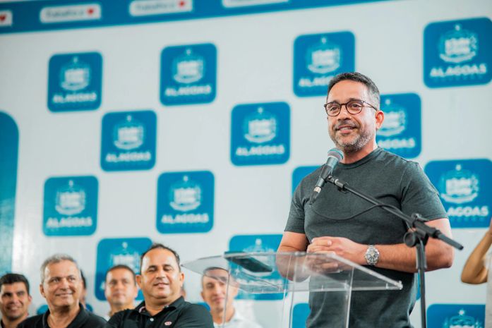 Paulo Dantas comemora Alagoas livre da aftosa e inaugura obras