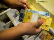 Lote extra de R$ 156,4 milhões do abono salarial será pago hoje
