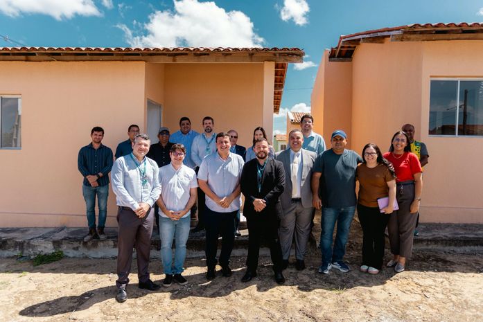 Prefeito Carlos realiza vistoria no Conjunto Sen. Benedito de Lira e deve entregar mais de 600 casas ainda esse ano em Rio Largo