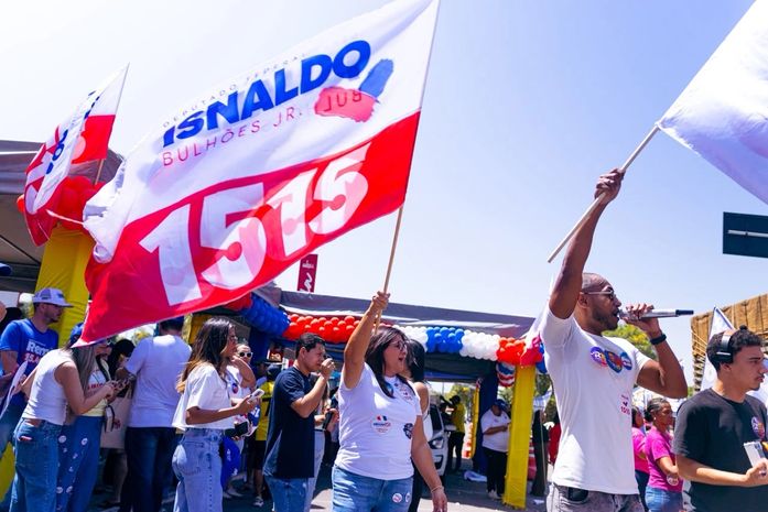 Ziane Costa movimenta centro de Delmiro Gouveia e cumpre agenda política no Sertão