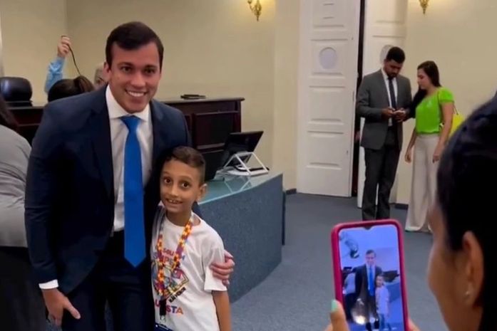 Leonam protocola projeto para garantir tratamento gratuito de crianças e adolescentes com TEA na rede privada quando faltar vaga no SUS em Alagoas