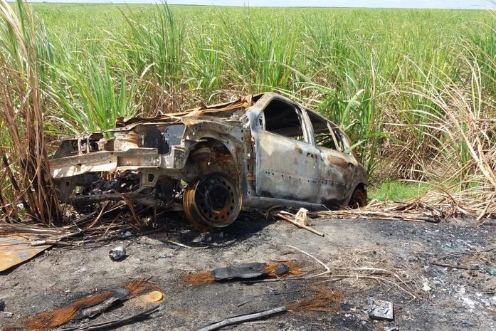 Veículo carbonizado é encontrado por populares na AL-215