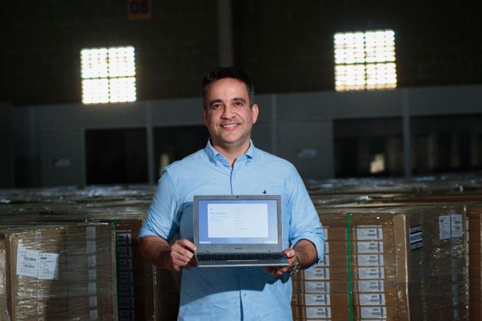 AL investe em tecnologia e adquire mais de 33 mil notebooks para escolas da rede estadual