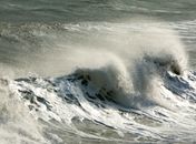 Ondas de até 3,5 metros colocam litoral de Alagoas em alerta até segunda-feira (20)