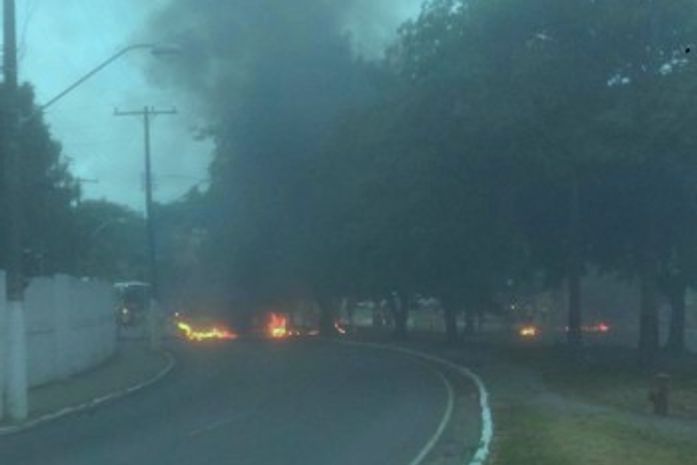 Moradores da Comunidade do Balão, na Cambona, protestam contra falta de água